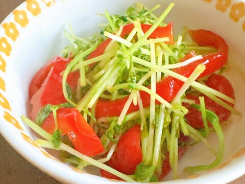 豆苗とパプリカの炒め物₊❀̥୭